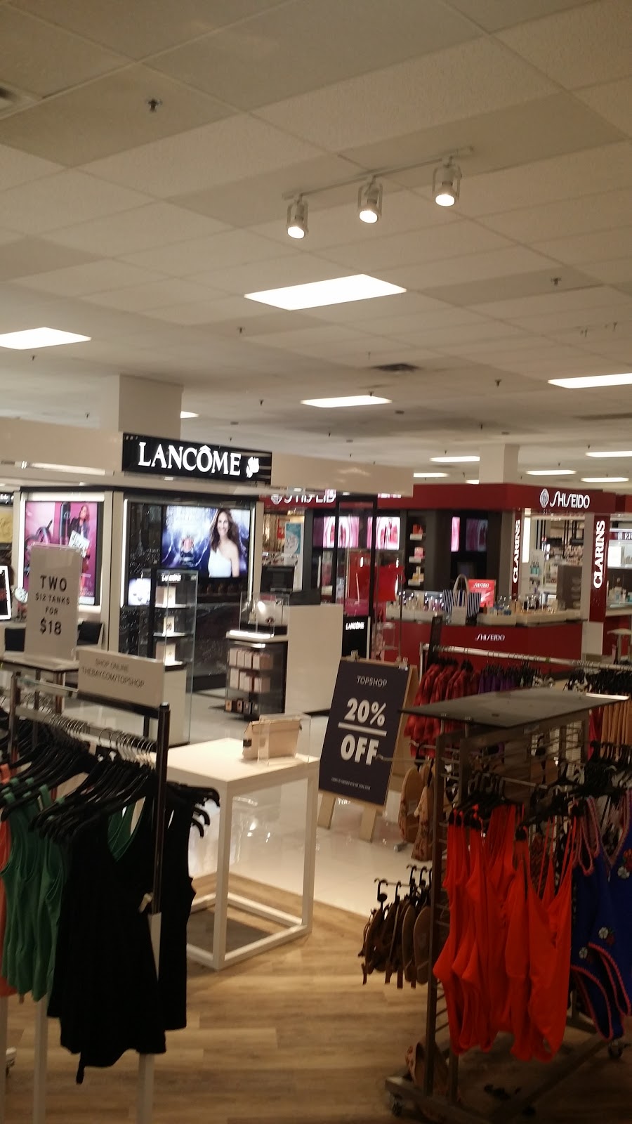 Hudsons Bay | 17600 Yonge St, Newmarket, ON L3Y 4Z1, Canada | Phone: (905) 853-0986