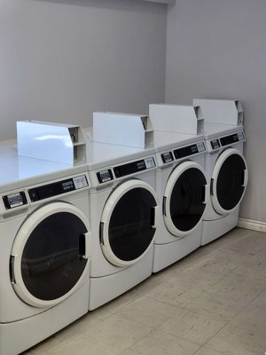 The Village Laundromat | 153 Main St, Wellington, ON K0K 3L0, Canada | Phone: (613) 827-7988