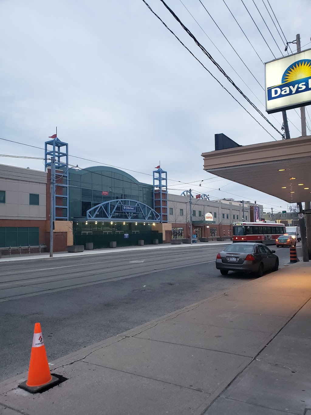 Days Inn by Wyndham Toronto East Beaches | 1684 Queen St E, Toronto, ON M4L 1G6, Canada | Phone: (647) 693-6842
