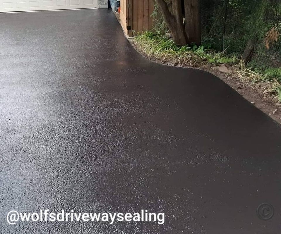 Wolfs Driveway Sealing | 2250 Homelands Dr, Mississauga, ON L5K 1G8, Canada | Phone: (416) 655-4133