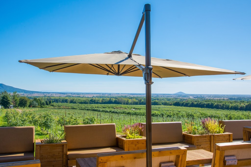 Domaine de Cavel | 1074 Chemin de la Montagne, Mont-Saint-Hilaire, QC J3G 4S6, Canada | Phone: (450) 464-3455