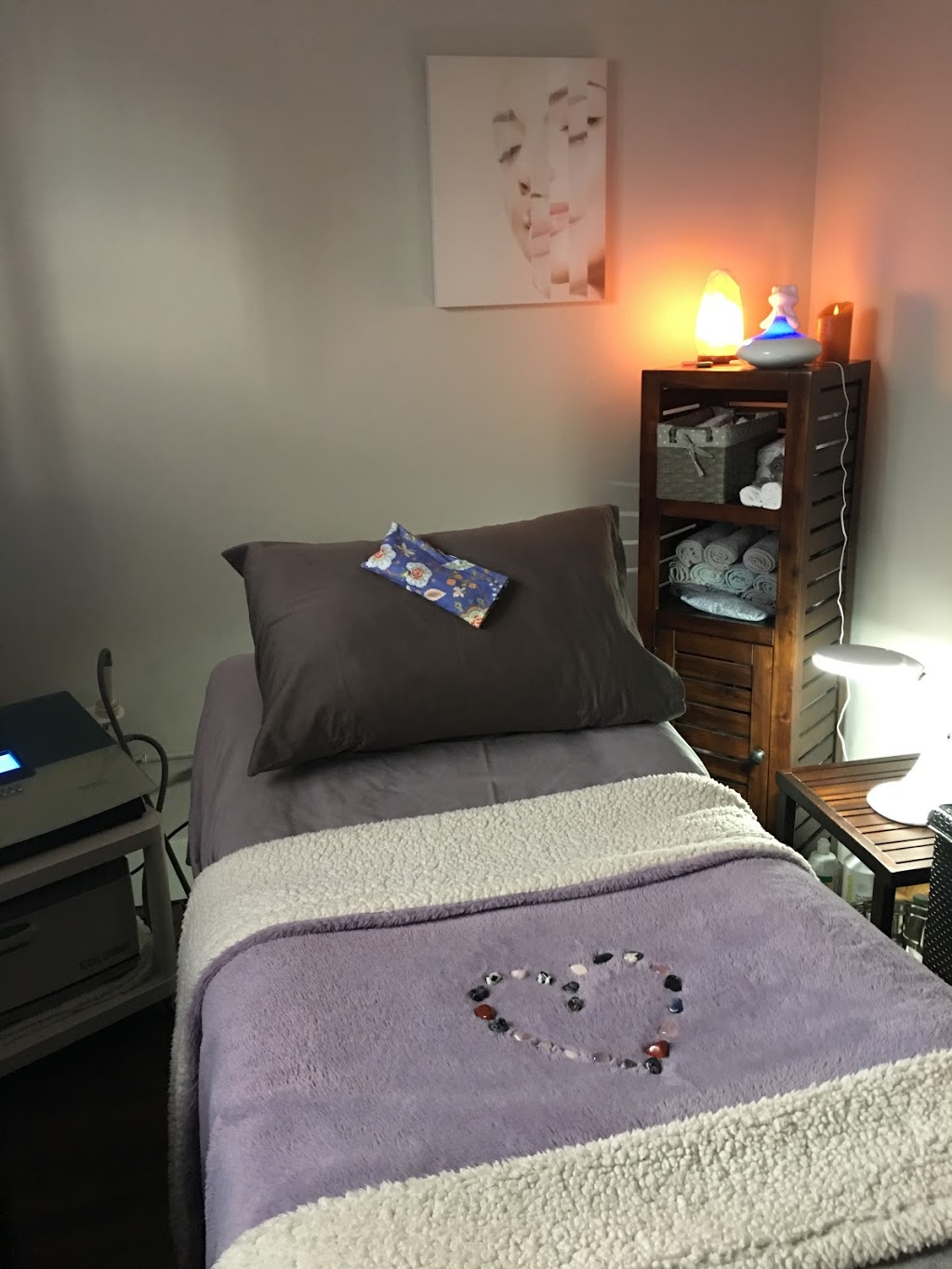 Skinsooolush Medi Spa | 278 Queen St S 2nd Floor, Bolton, ON L7E 4Z5, Canada | Phone: (647) 527-7546