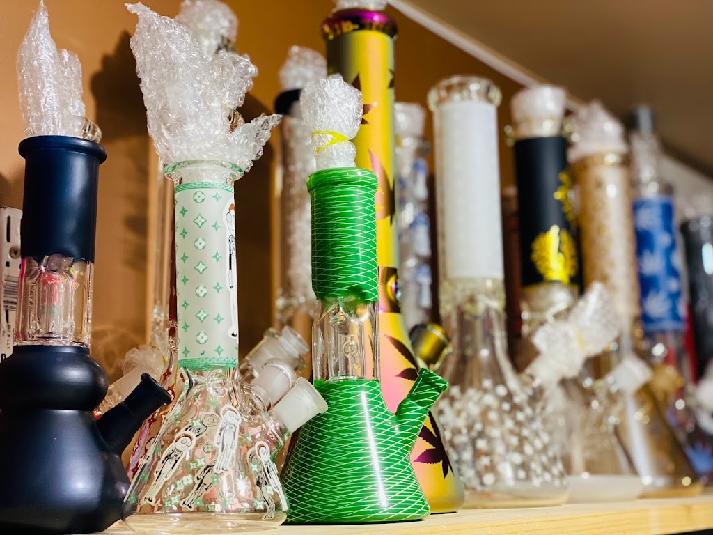 Vape shop Invermere | 1113 Swansea Rd, Invermere, BC V0A 1K3, Canada | Phone: (250) 342-6117