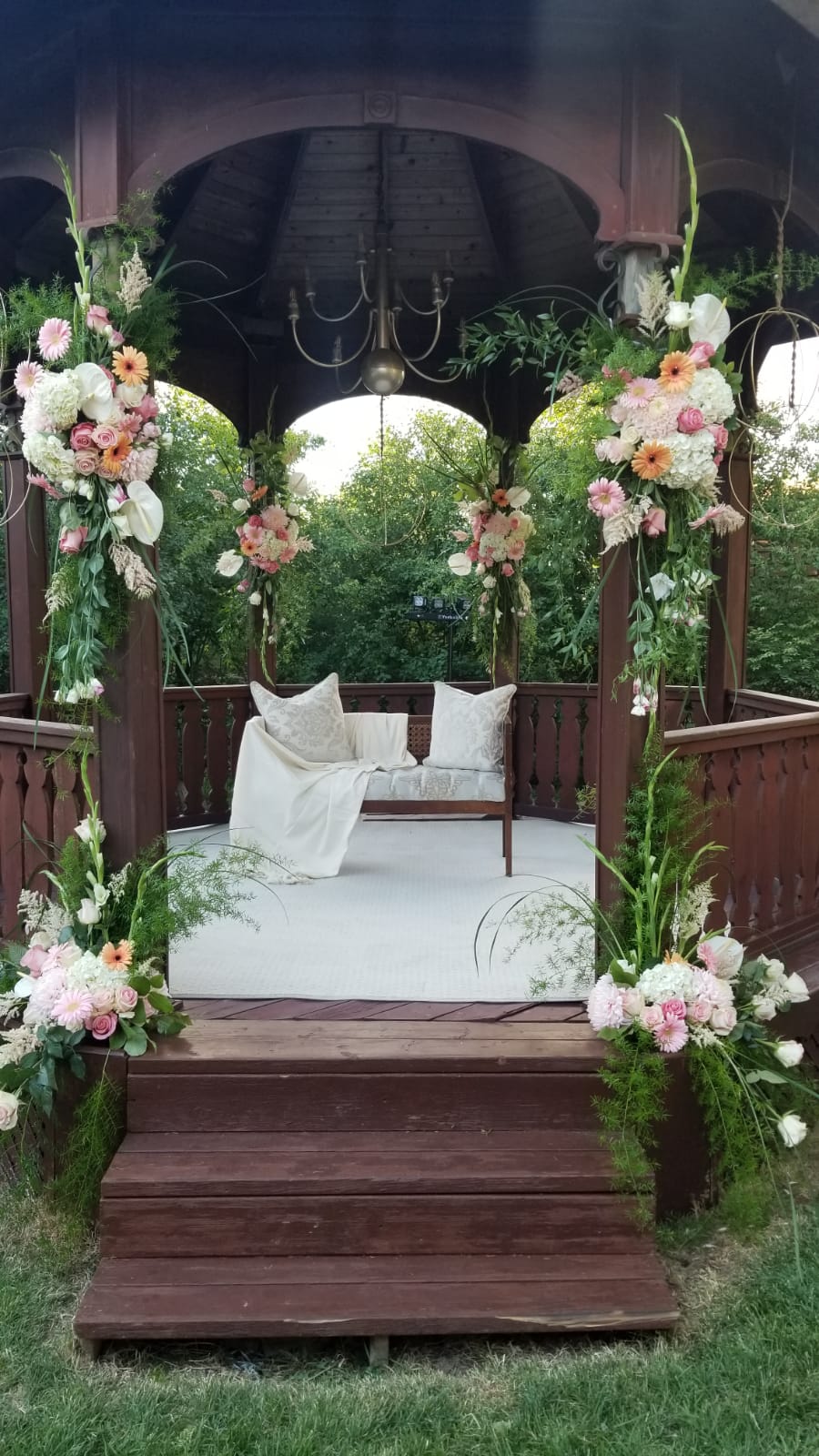 Simply Elegant Florals By Fouzia | 1371 Chretien St, Milton, ON L9E 1G5, Canada | Phone: (647) 308-8457