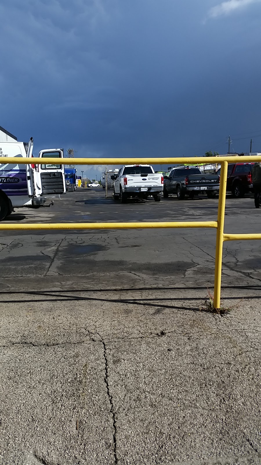 Metro Freightliner Hamilton Inc | 475 Seaman St, Stoney Creek, ON L8E 2R2, Canada | Phone: (800) 207-5568