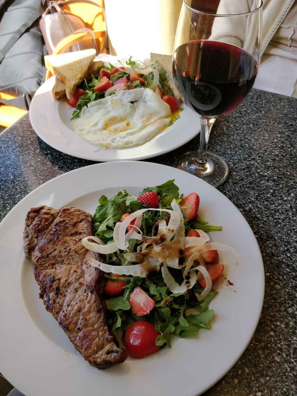 La Sala Restaurant | 1975A Queen St E, Toronto, ON M4L 1J1, Canada | Phone: (416) 694-0004
