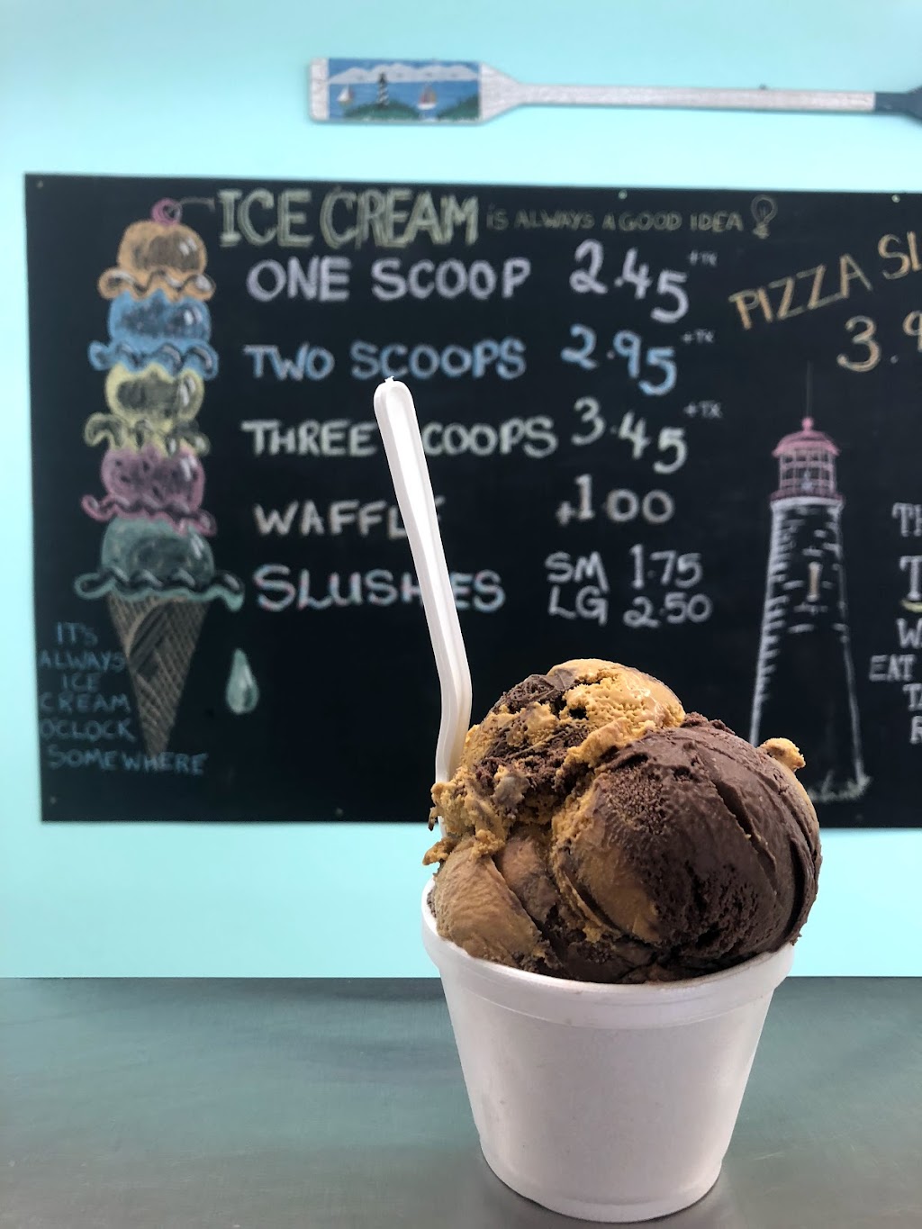 Lighthouse Pizza and Ice Cream Shop | 700 Victoria Rd, Point Clark, ON N2Z 2X3, Canada | Phone: (519) 395-4545