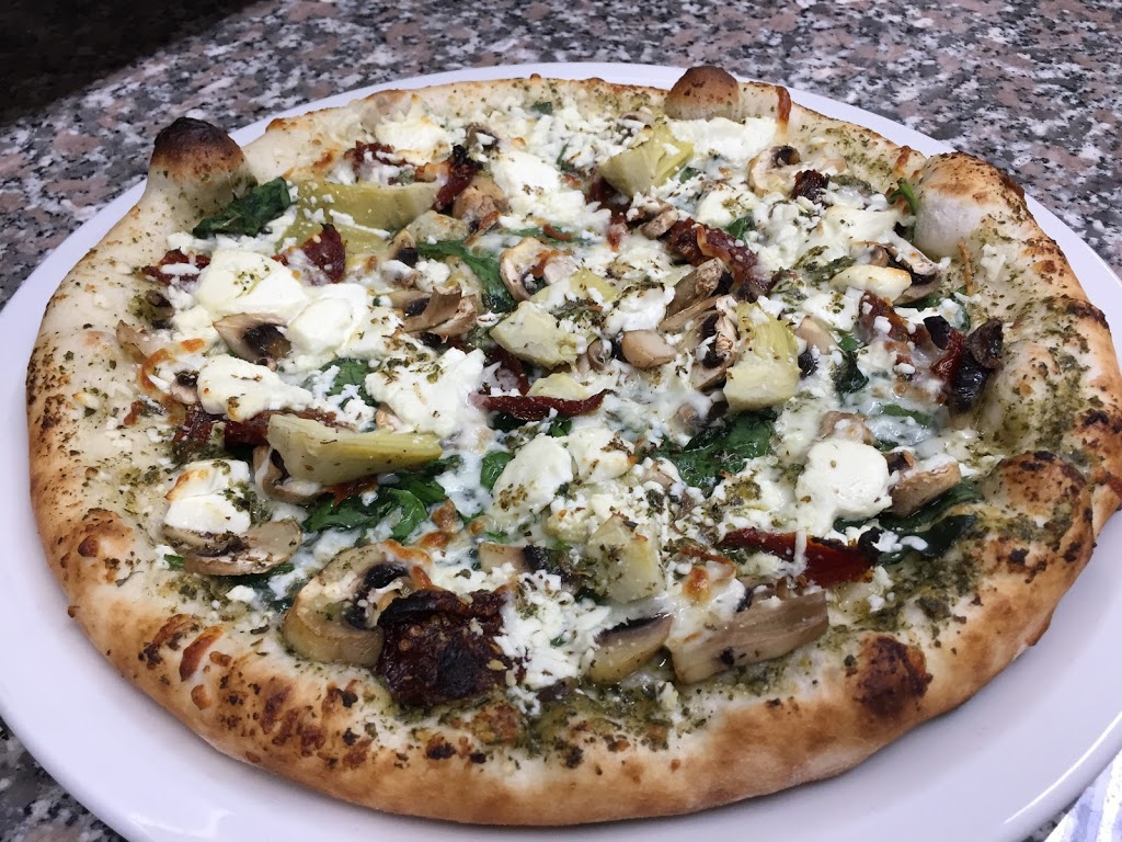 Oscars Restaurant & Pizzeria | 835 Victoria St N, Kitchener, ON N2B 3C3, Canada | Phone: (519) 576-4312