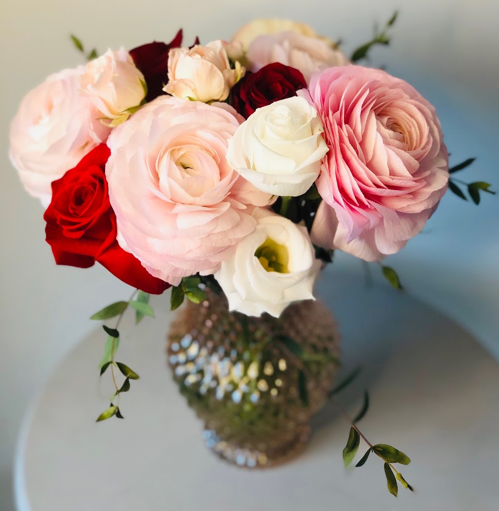 Stems and Petals Floral Design | 3118 Colton Way, Oakville, ON L6M 0W3, Canada | Phone: (905) 334-4266