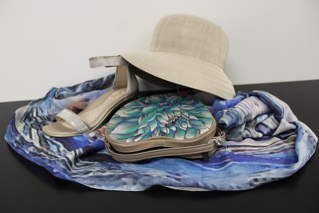 Cheslers Shoes | 1135 Lansdowne St W, Peterborough, ON K9J 7M2, Canada | Phone: (705) 876-8739