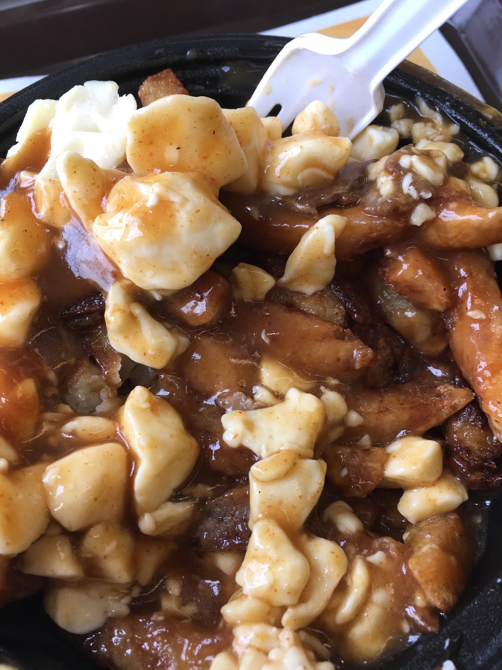 Le Petit Québec | 601 Boulevard Curé-Labelle, Blainville, QC J7C 2H7, Canada | Phone: (450) 420-5858