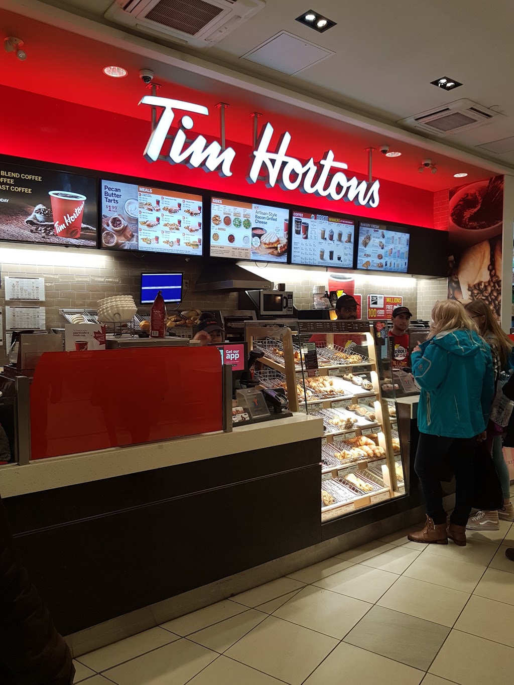 Tim Hortons | 100 Bayshore Dr, Nepean, ON K2B 8C1, Canada | Phone: (613) 828-9000