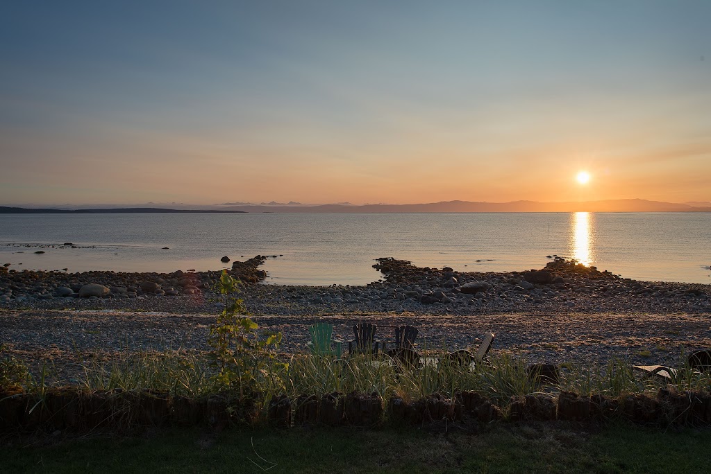 Beach Log Home | 6695 Island Hwy W, Qualicum Beach, BC V0R 1G0, Canada | Phone: (250) 757-8595