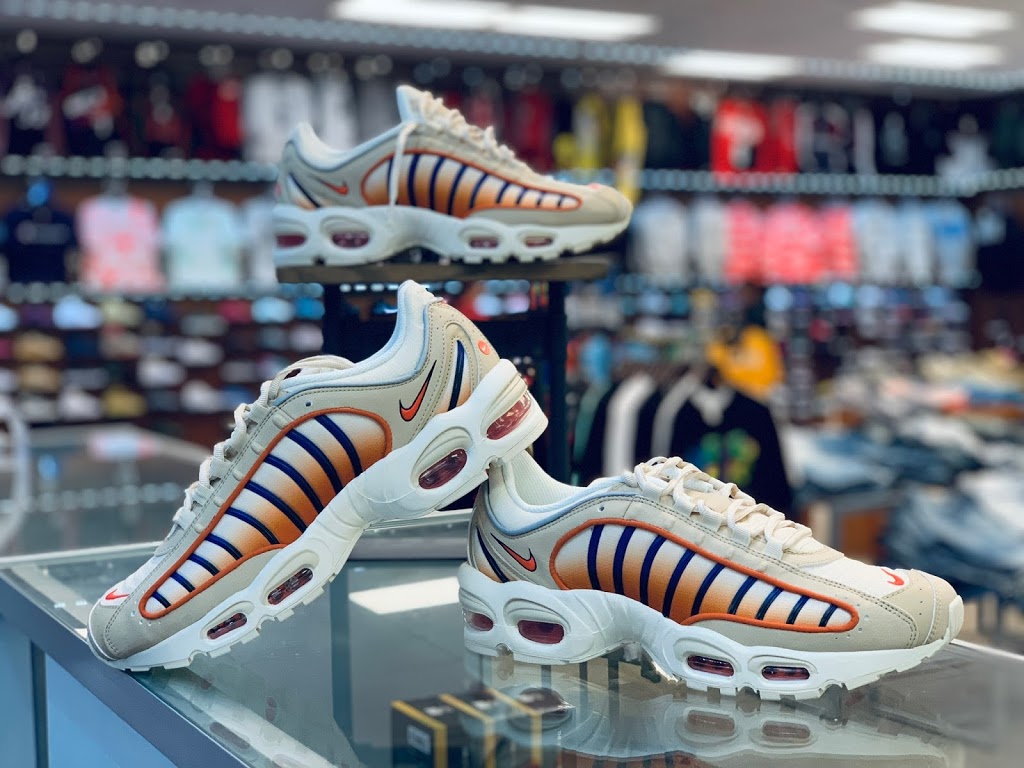 Five star fashion | 2211 Niagara St, Buffalo, NY 14207, USA | Phone: (716) 995-6039