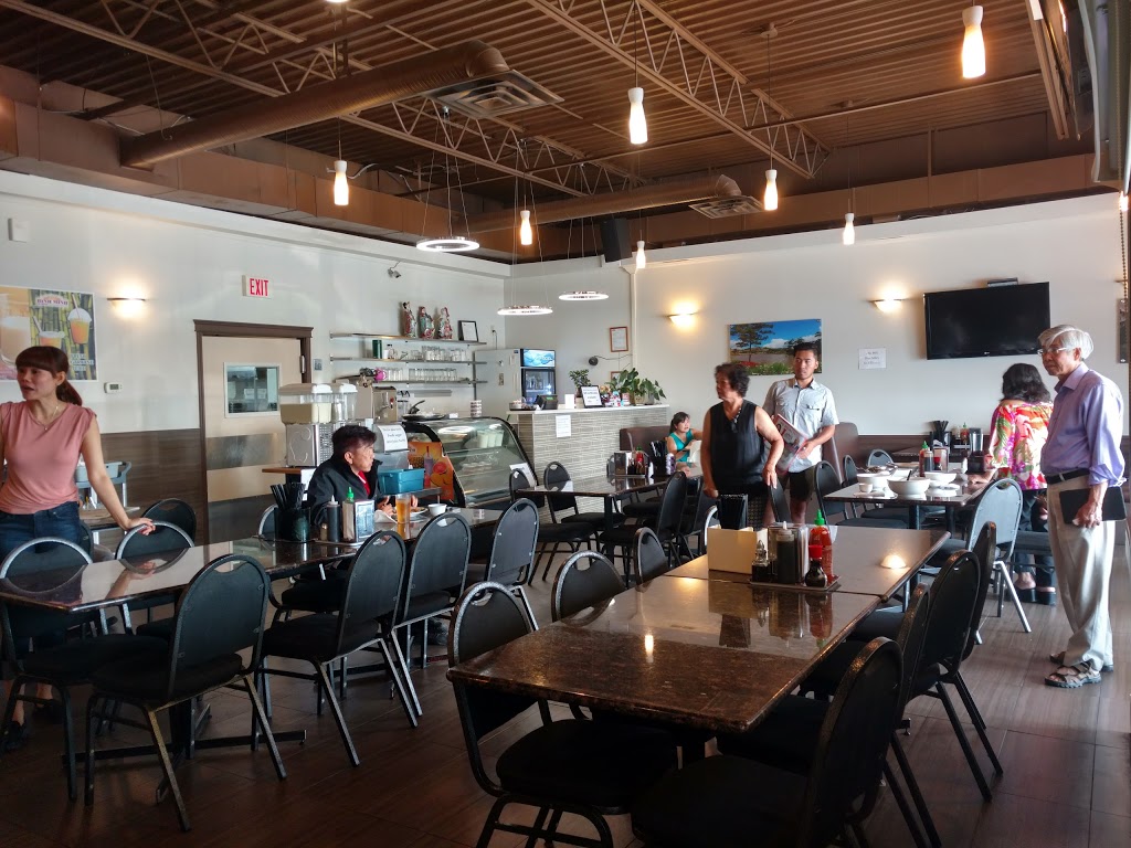 Pho Binh Minh Restaurant | 4710 17 Ave SE, Calgary, AB T2A 0V1, Canada | Phone: (403) 235-2521