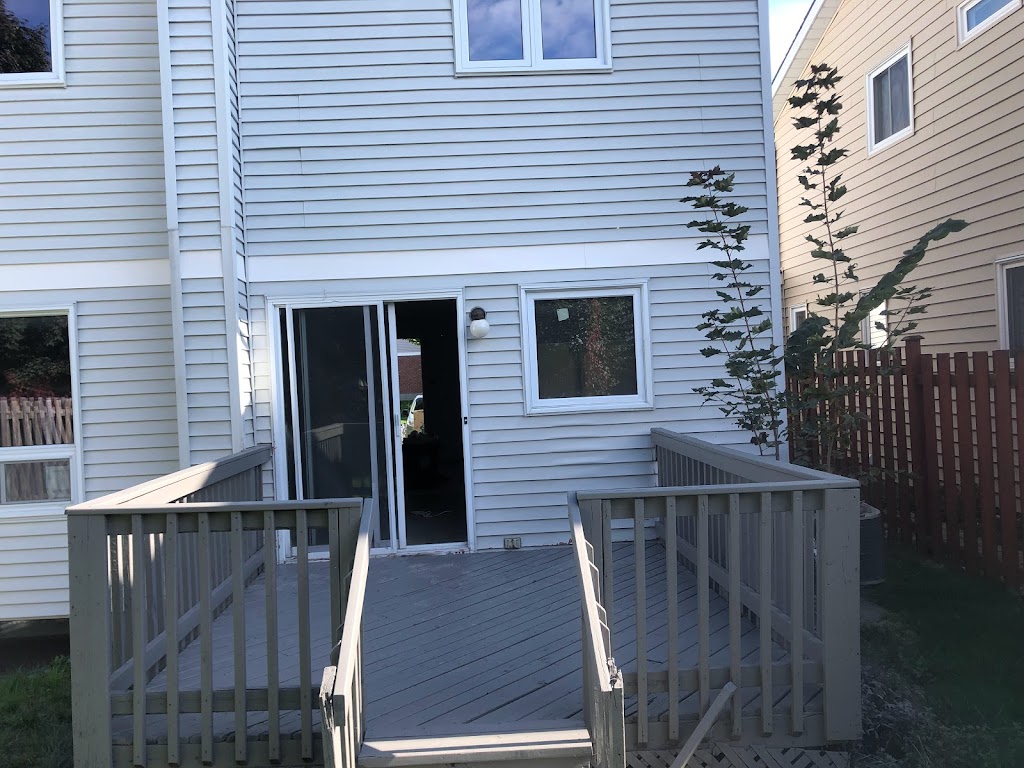 The Golden Hands Ottawa | 59 Bowhill Ave, Ottawa, ON K2E 6S8, Canada | Phone: (613) 879-4300