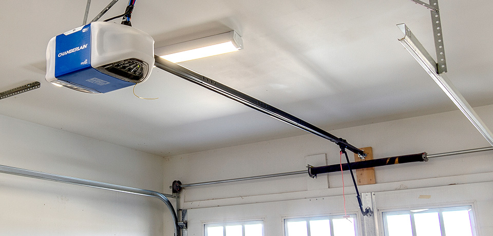 Discount Garage Doors | 210 Deveron Crescent, London, ON N5Z 4J3, Canada | Phone: (226) 559-4577