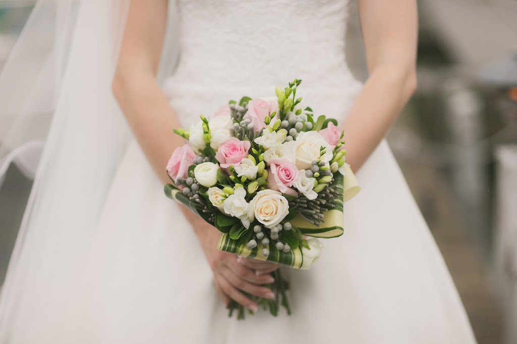 Joans Blooming Place | 3609 Lake Shore Blvd W, Etobicoke, ON M8W 1P5, Canada | Phone: (416) 251-5128