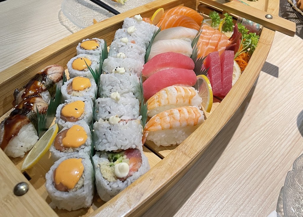 Také Sushi Restaurant | 101 Fanshawe Park Rd E, London, ON N5X 2S7, Canada | Phone: (226) 663-3288