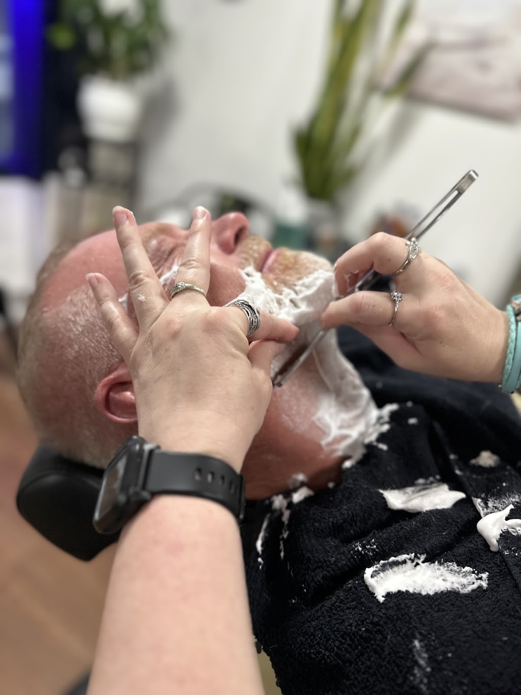 Portside Salon and Barbershop | 998 Mosley St, Wasaga Beach, ON L9Z 2G7, Canada | Phone: (705) 446-5287