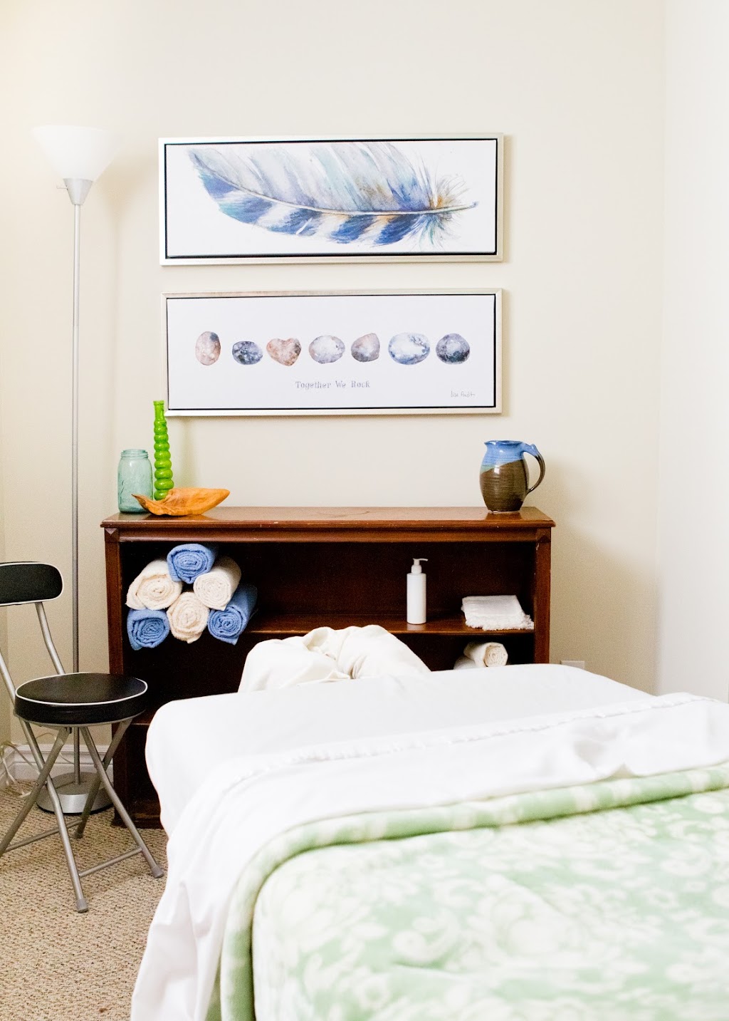 Knead it! Massage Studio | 8 Churchill St, Waterloo, ON N2L 2X2, Canada | Phone: (519) 743-6426