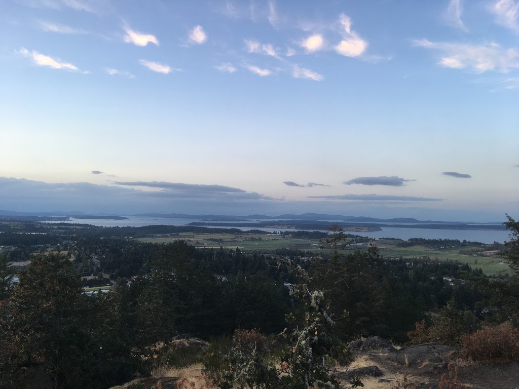 Bear Hill Summit | 6102 Central Saanich Rd, Victoria, BC V8Z 5T7, Canada