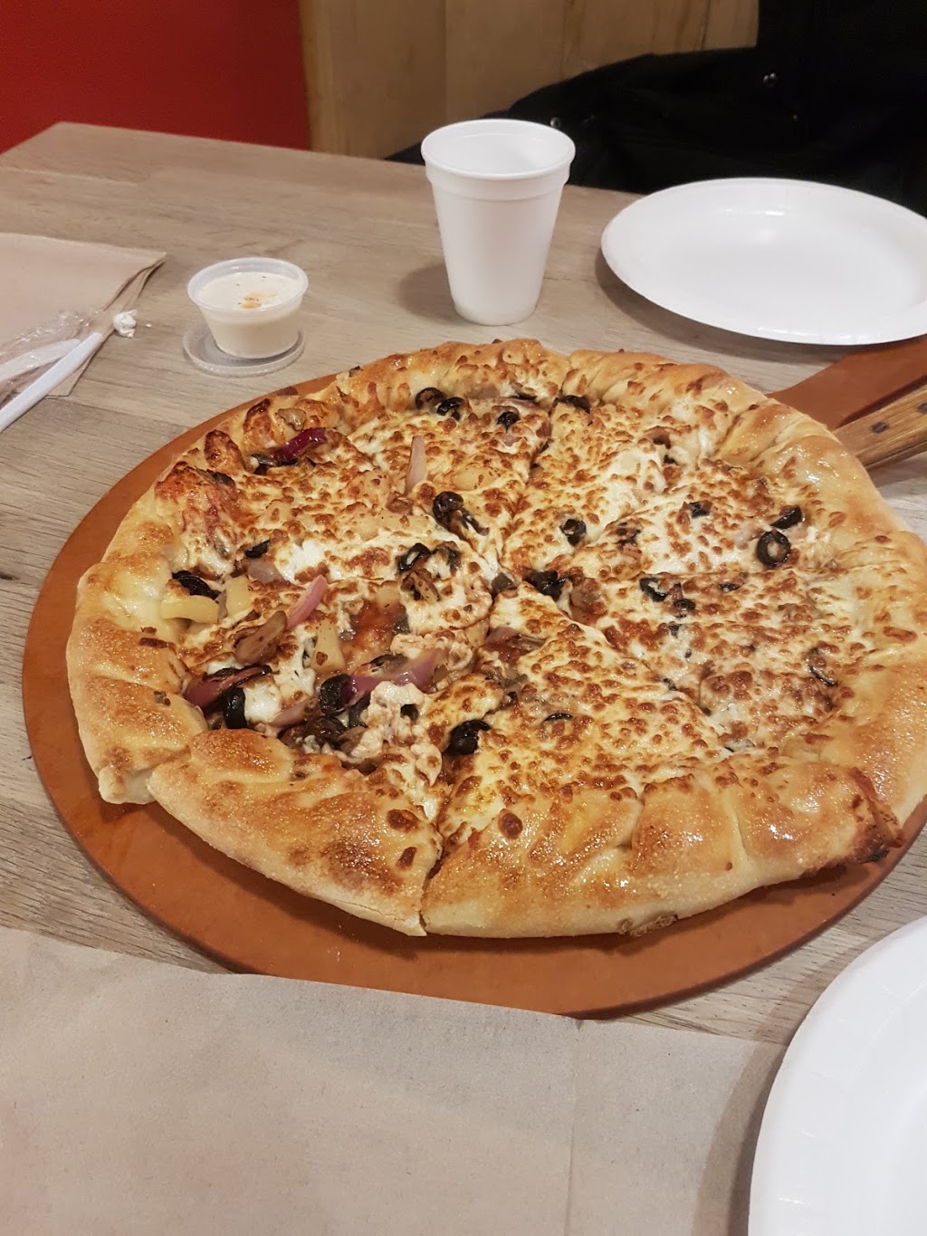 Pizza Hut | 7246 Boul Langelier, Saint-Léonard, QC H1S 2X6, Canada | Phone: (514) 251-4700