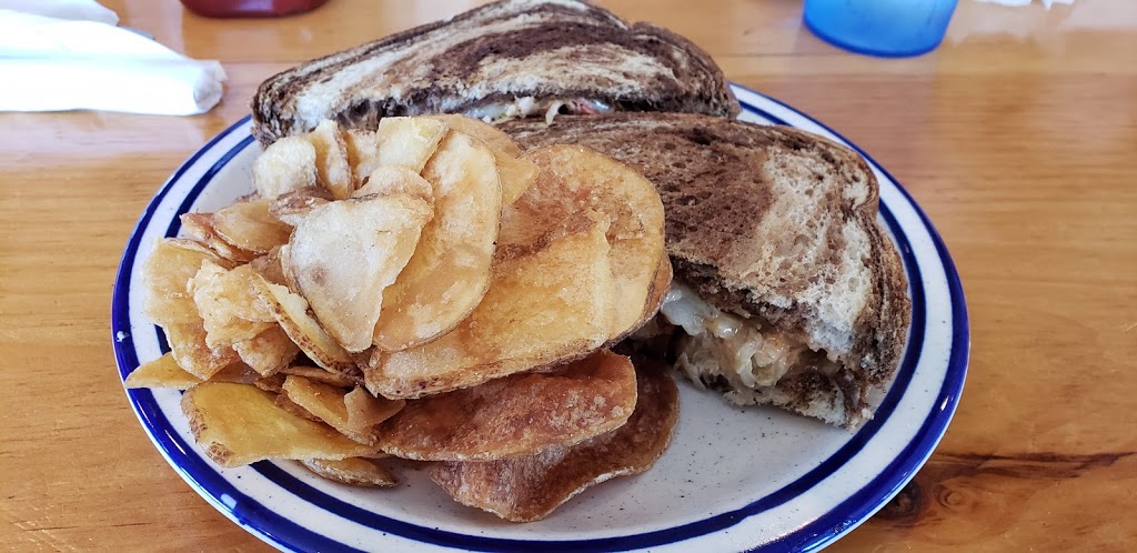 Captain Jacks | 361 Club St, Cape Vincent, NY 13618, USA | Phone: (315) 654-3333