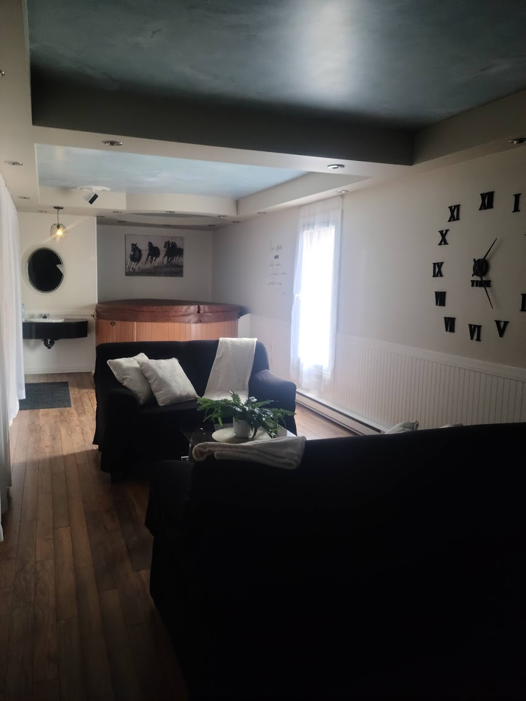 Hôtel Écono-Confort | 359 Av. de Grand-Mère, Grand-Mère, QC G9T 2H1, Canada | Phone: (819) 538-2020