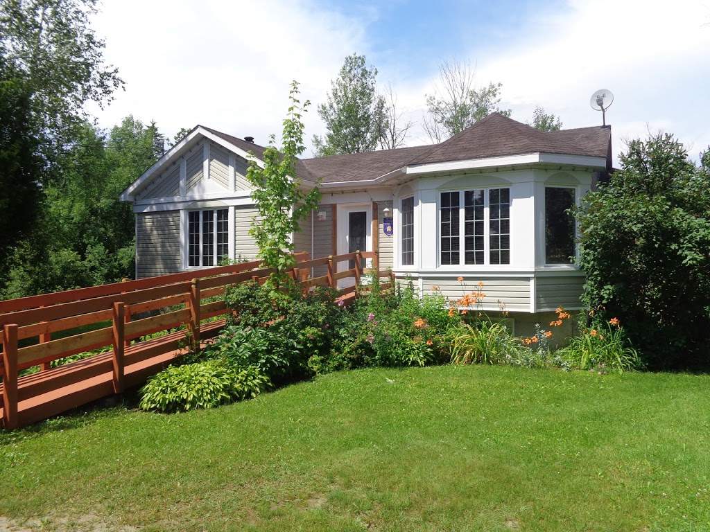 Mésange huppée | 36 Chemin Gosford, Bishopton, QC J0B 1G0, Canada | Phone: (819) 884-1232