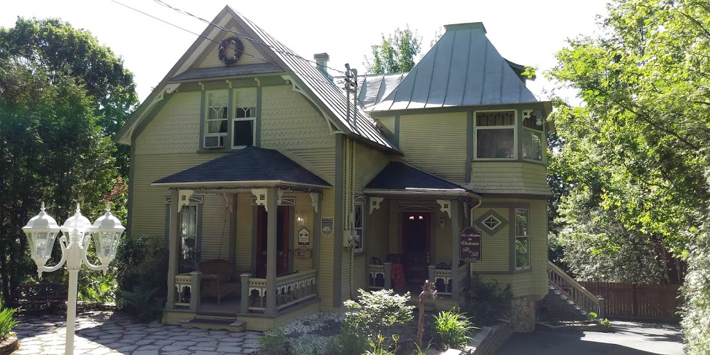 Les Matins de Victoria | 950 Rue Western, Waterloo, QC J0E 2N0, Canada | Phone: (514) 882-9881