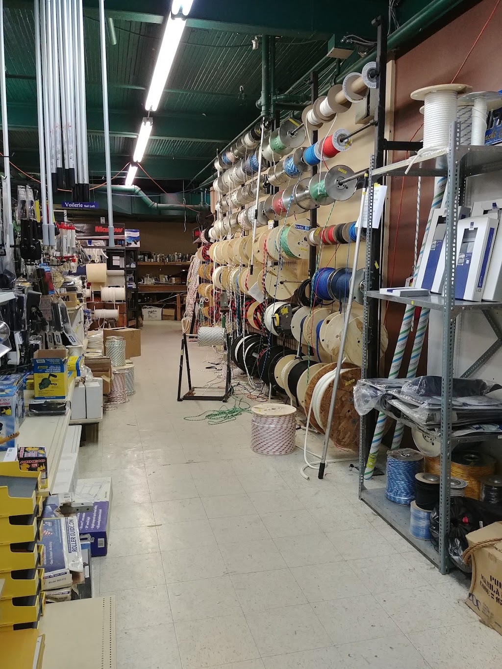 Boathouse | 724 Bd Montréal-Toronto, Dorval, QC H9S 1A1, Canada | Phone: (514) 631-8503