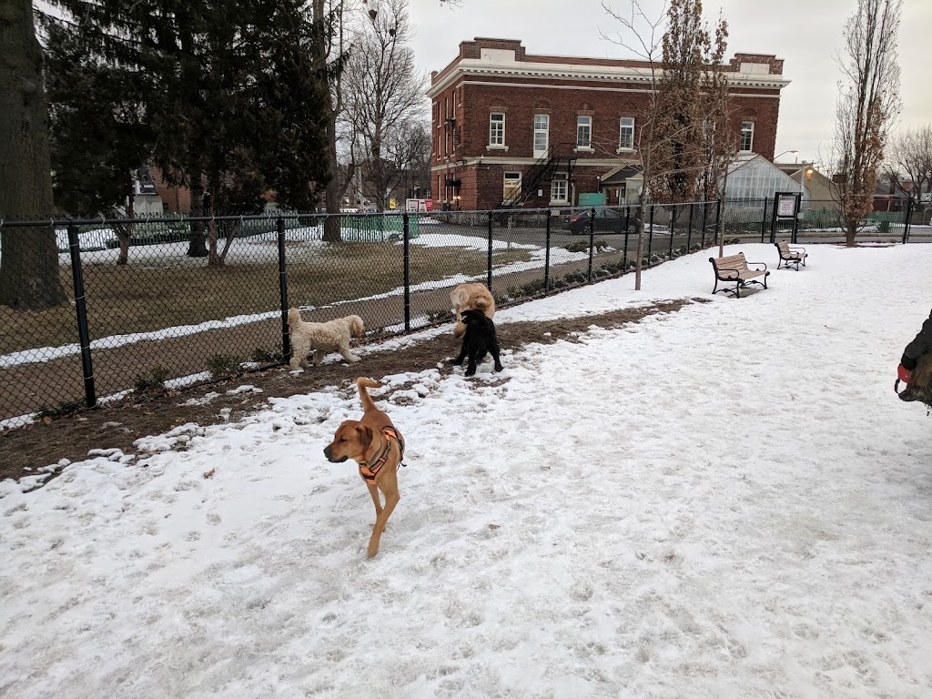 Montreal West dog park | 17 Chem. Ainslie, Montréal-Ouest, QC H4X 1V3, Canada | Phone: (514) 872-0311