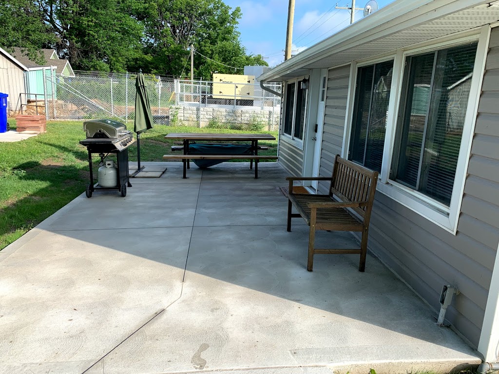 Sunsets by the Bay | 848 Point Pelee Dr, Leamington, ON N8H 3V4, Canada | Phone: (519) 796-0306