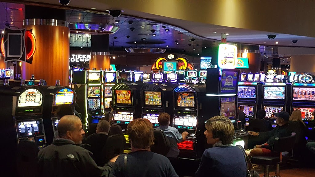 Casino Woodbine | 555 Rexdale Blvd, Etobicoke, ON M9W 5L1, Canada | Phone: (416) 675-1101