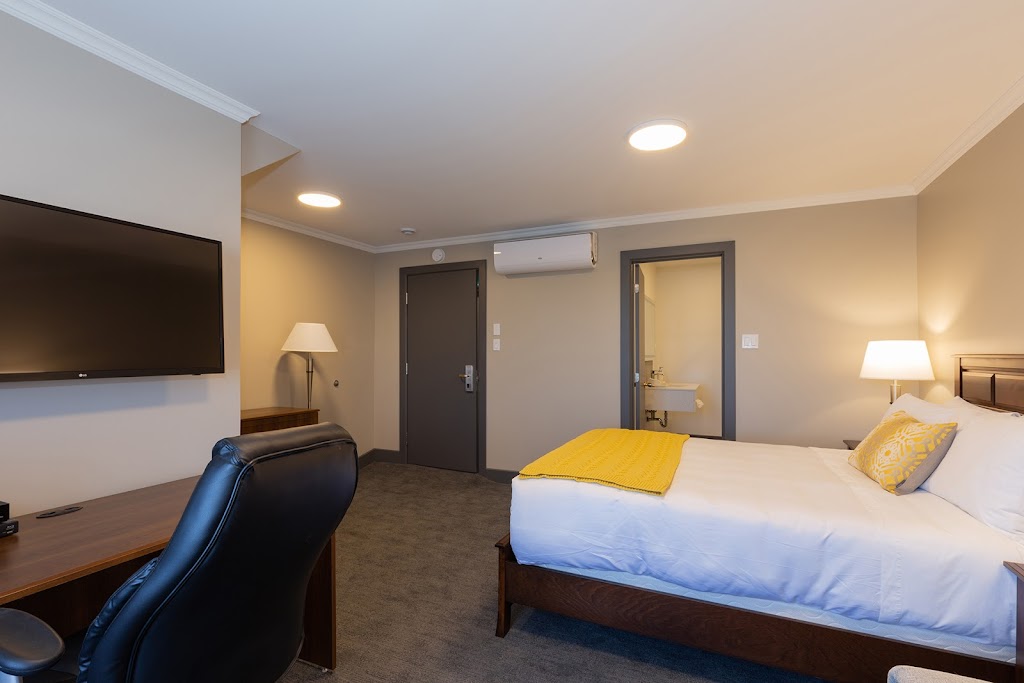 Motel Au Vieux Piloteux | 185 Rue Fraser, Rivière-du-Loup, QC G5R 1E2, Canada | Phone: (418) 867-2635