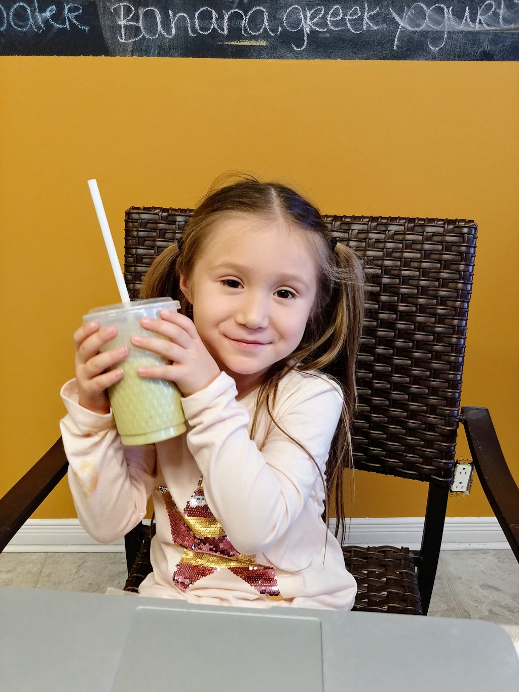 Kambrys Smoothies | 1882 River Rd, Kahnawake, QC J0L 1B0, Canada | Phone: (450) 632-9119