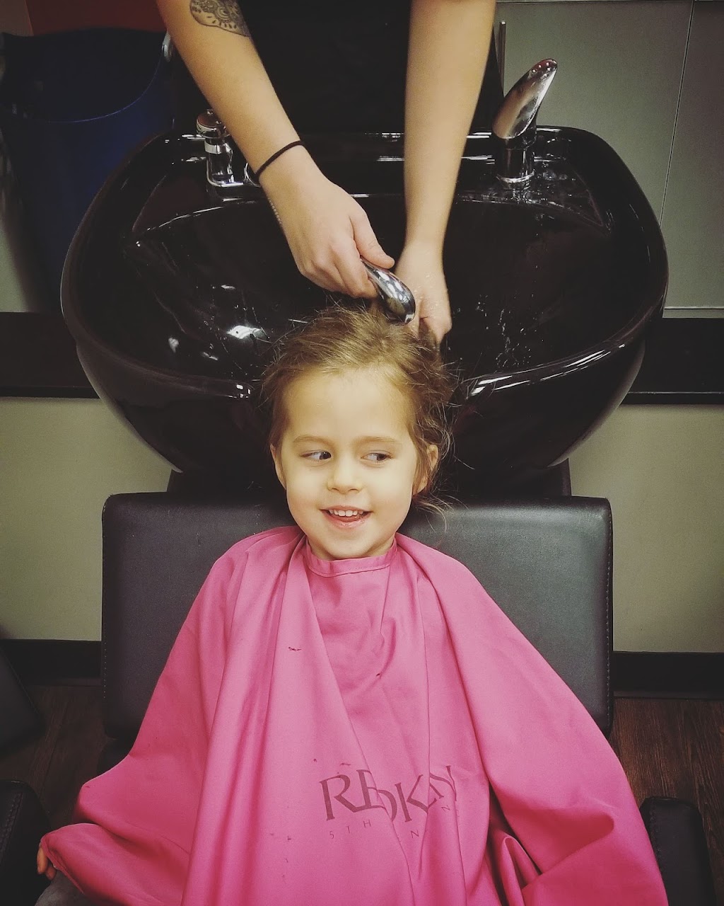 Headlox Hair Studio | 5725 Vedder Rd, Chilliwack, BC V2R 3N4, Canada | Phone: (604) 858-8009