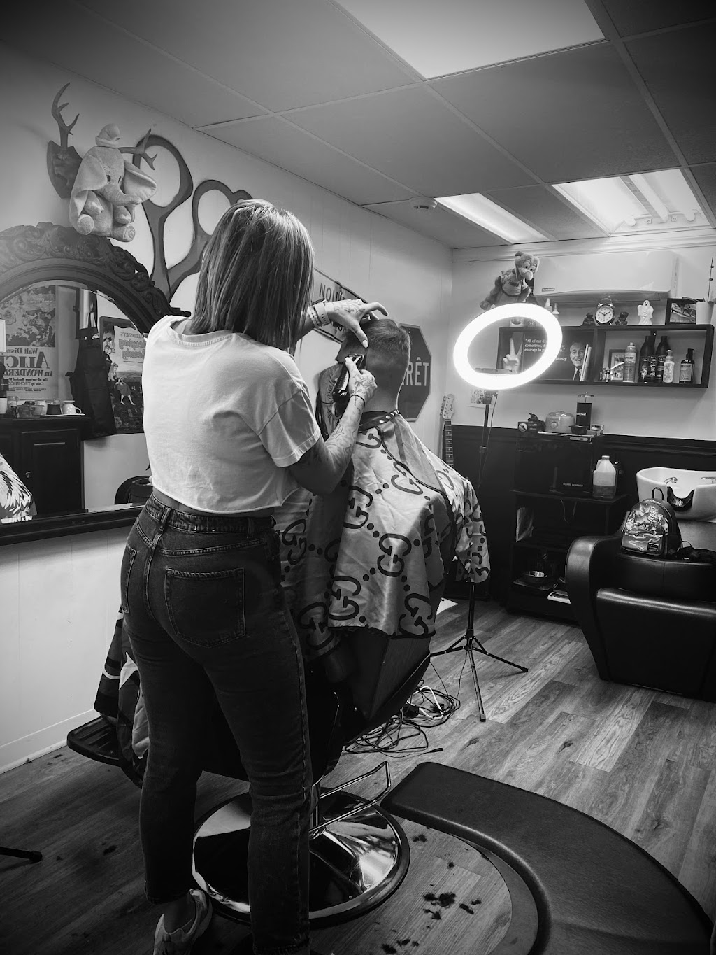 L’atelier Primaire -Barbier- | 36 Rue St Vincent, Sainte-Agathe-des-Monts, QC J8C 2A6, Canada | Phone: (514) 549-2319