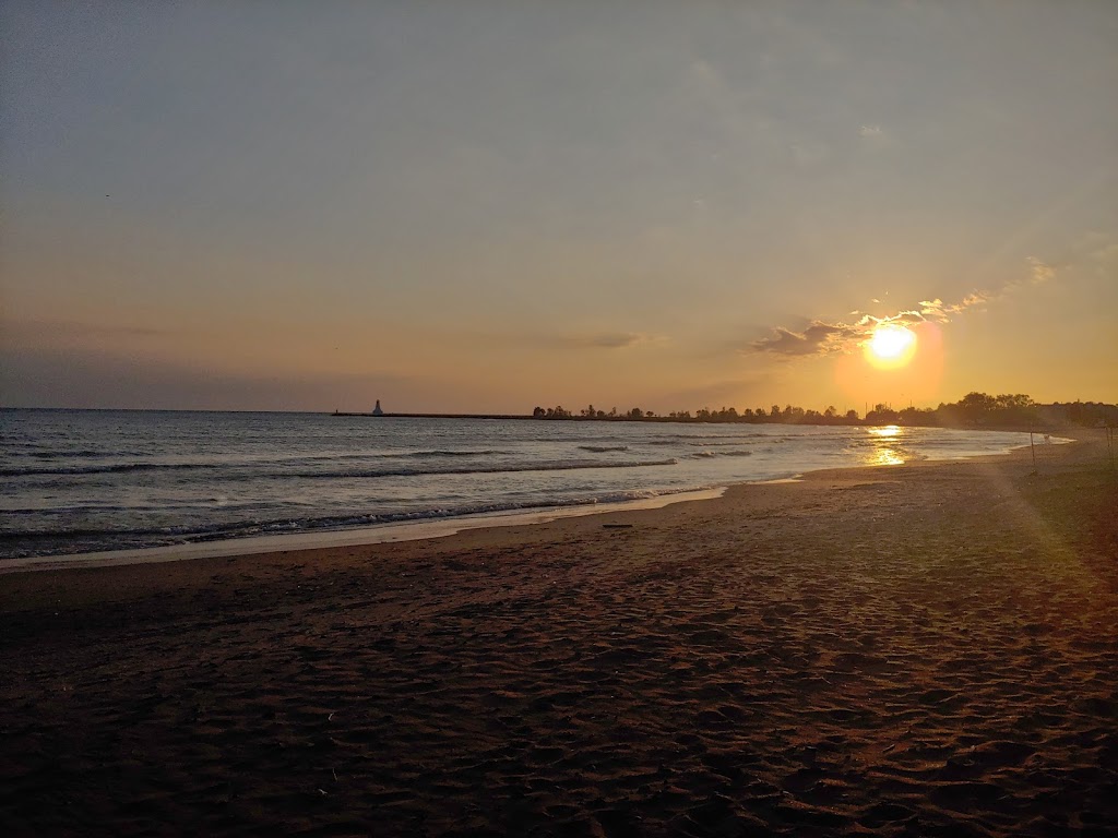 Breakers Motel on the Lake | 94 Green St, Cobourg, ON K9A 3W1, Canada | Phone: (905) 372-9231