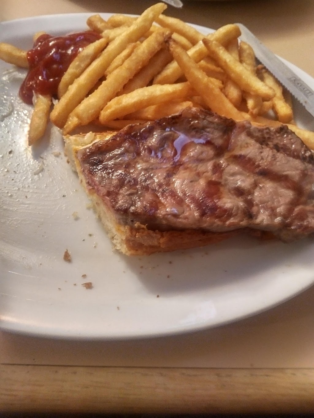 Prime Bar-B-Q Restaurant Ltd | 550 Highland Rd W, Kitchener, ON N2M 5G3, Canada | Phone: (519) 745-6611