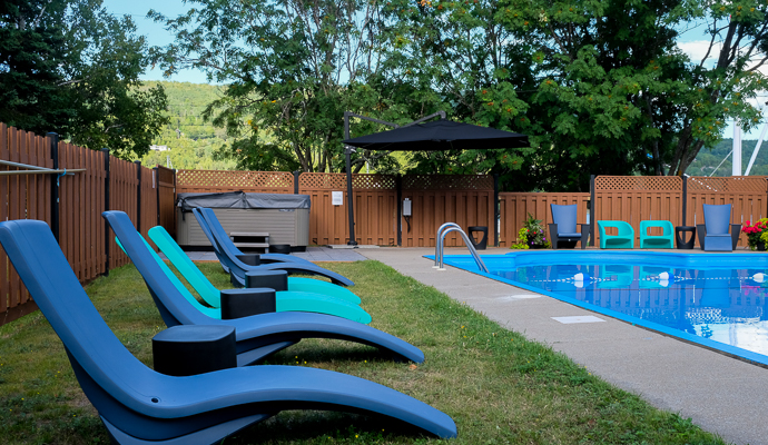 Domaine Belle Plage | 192 Rue-Sainte Anne, Baie-Saint-Paul, QC G3Z 1P8, Canada | Phone: (418) 435-3321