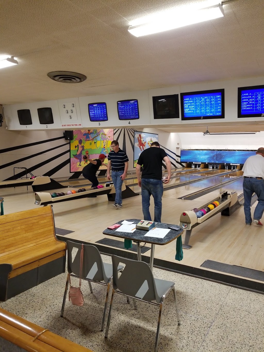 Mikes Bowling Lanes | 24 Lorne Ave W, Stratford, ON N5A 6S4, Canada | Phone: (519) 271-2092