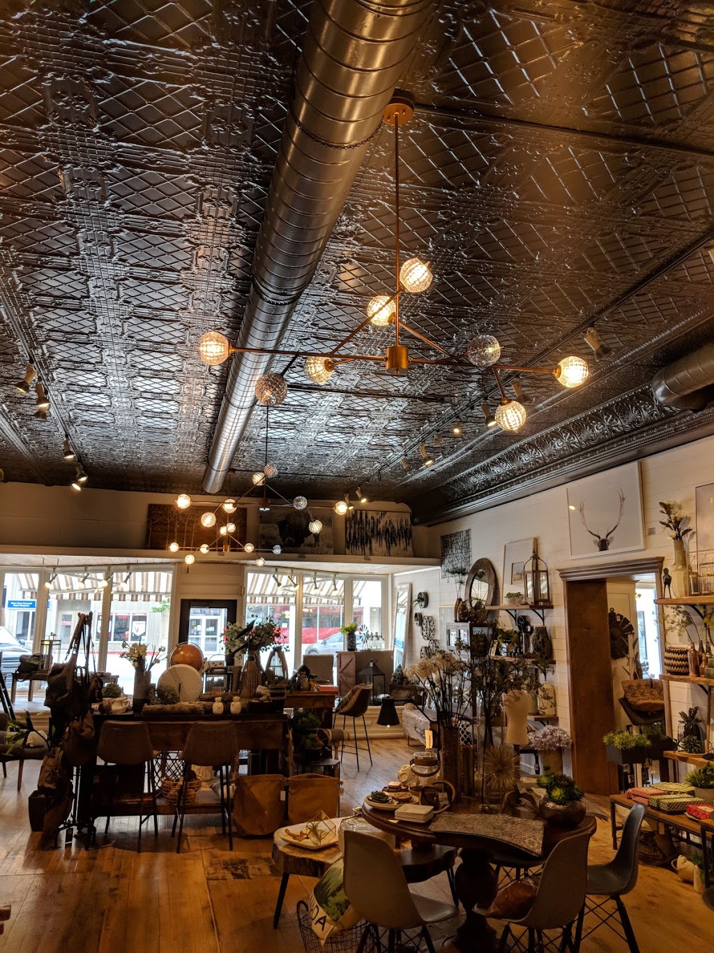 Jillians | 75 Ontario Rd, Mitchell, ON N0K 1N0, Canada | Phone: (519) 348-9834
