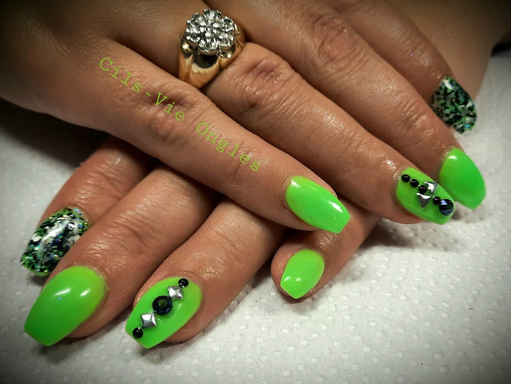 Cils-Vie Ongles | 390 Rue Caron, Disraeli, QC G0N 1E0, Canada | Phone: (418) 281-1077