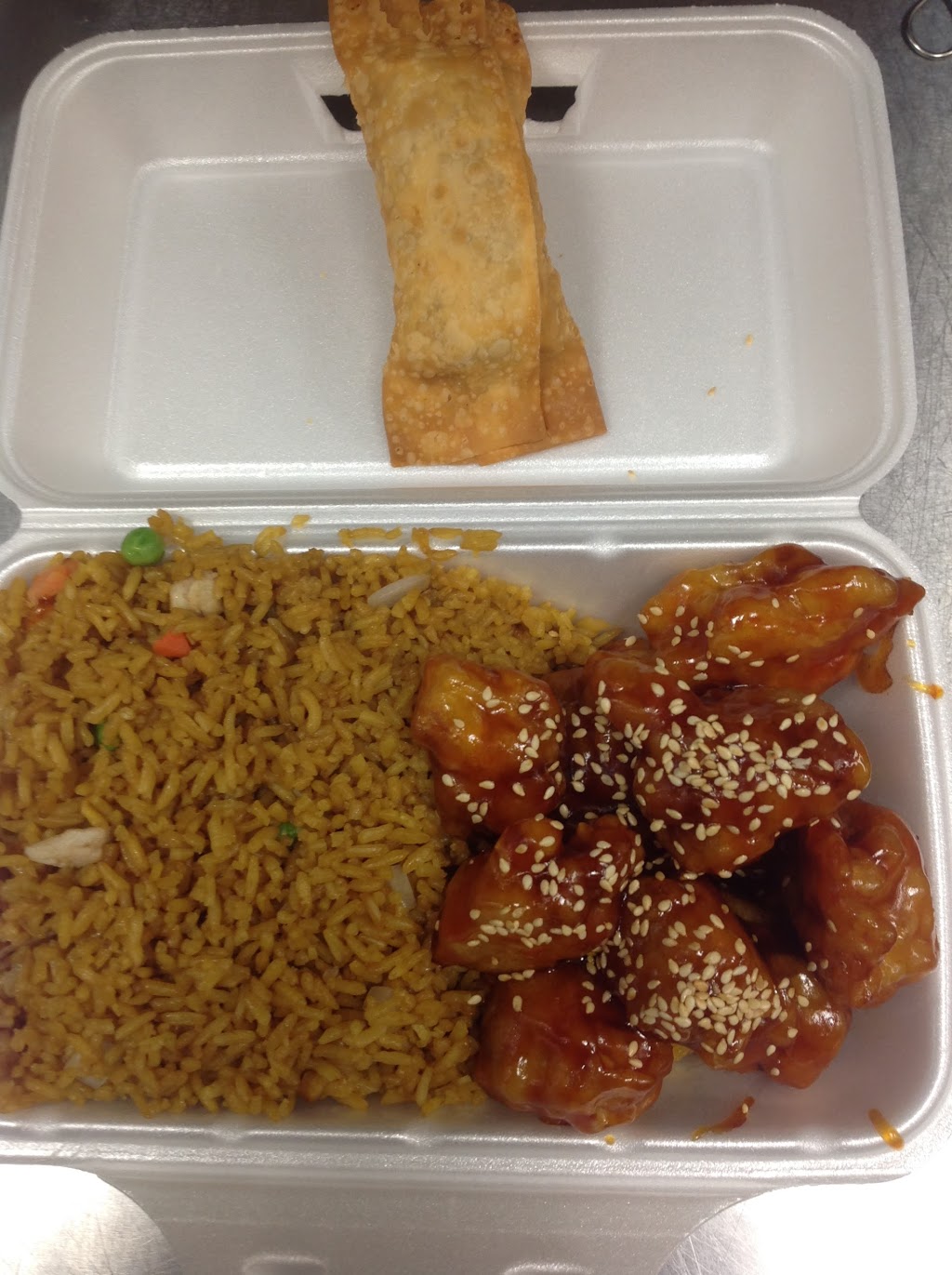 Dragon Golden Chinese Restaurant | 700 Queenston Rd #4, Hamilton, ON L8G 1A3, Canada | Phone: (905) 573-3888