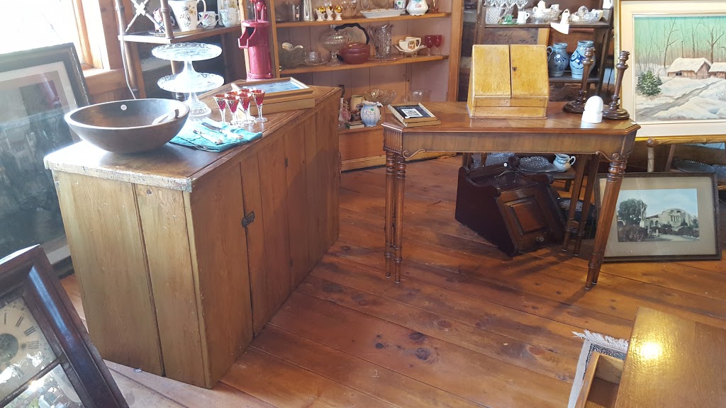 Log Farm Antiques | 1563 9th Line, Carleton Place, ON K7C 3P2, Canada | Phone: (613) 257-3757