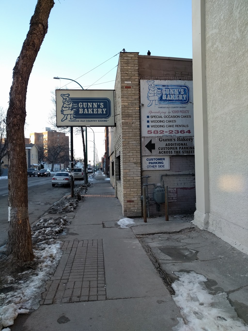 Gunns Bakery | 247 Selkirk Ave, Winnipeg, MB R2W 2L5, Canada | Phone: (204) 582-2364