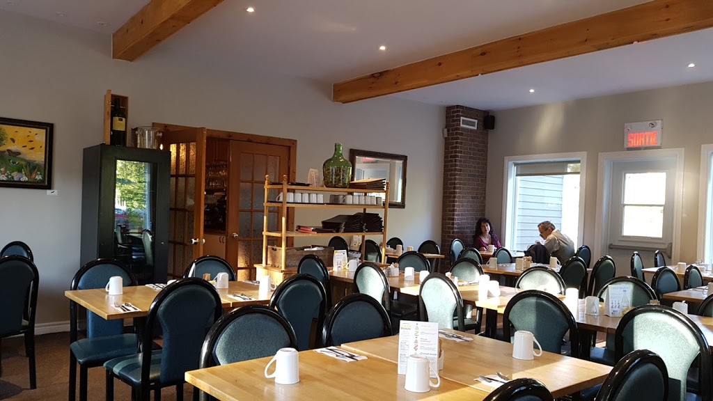 Café Terrasse La Tanière | 427 Chemin Ozias-Leduc, Mont-Saint-Hilaire, QC J3H 4A1, Canada | Phone: (450) 446-7731