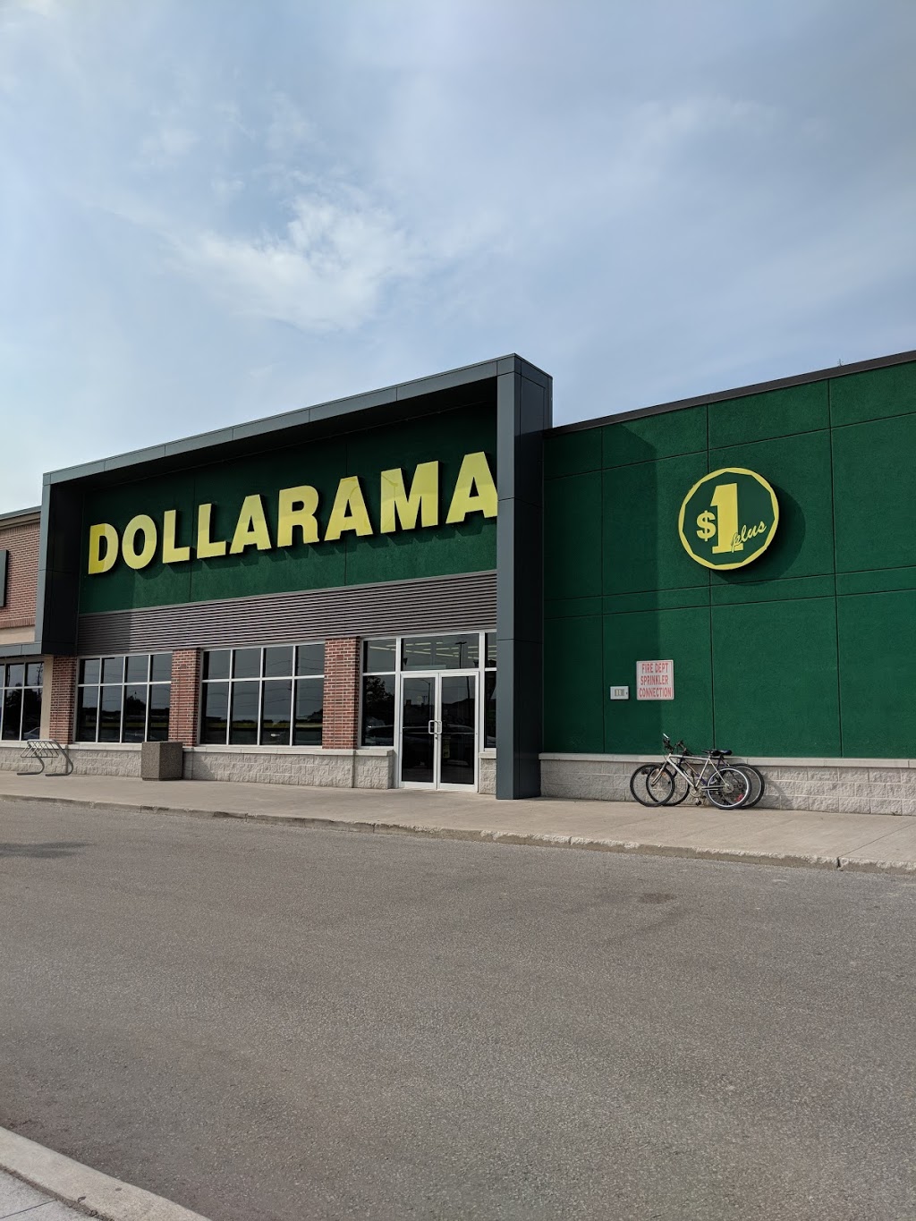 Dollarama | 410 Main St E, Kingsville, ON N9Y 0C1, Canada | Phone: (519) 733-4324